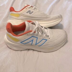 New balance tennis shoes